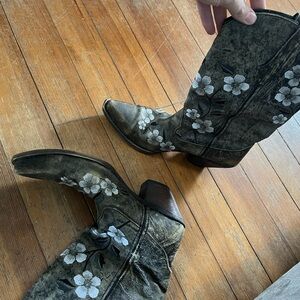 Durango cowgirl boots floral